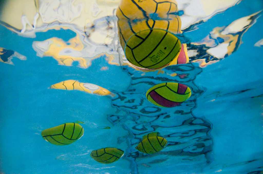 underwater_ball_background