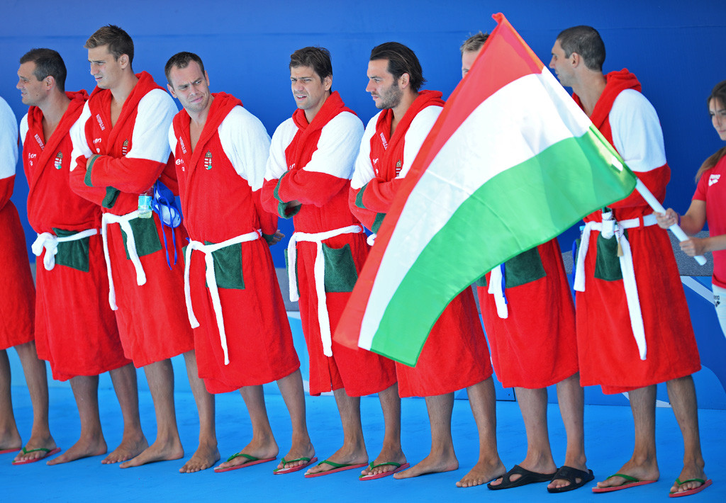 2667744 29.07.2015 Игроки сборной Венгрии перед началом матча первого предварительного раунда по водному поло среди мужчин между сборными ЮАР и Венгрии на XVI чемпионате мира по водным видам спорта в Казани. Максим Богодвид/РИА Новости