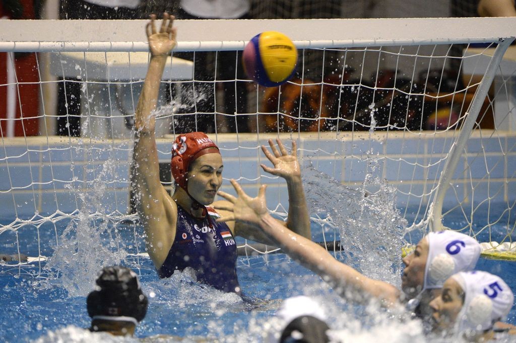 Budapest, 2016. március 15. Kasó Orsolya véd a Magyarország - Kanada nõi vízilabda felkészülési mérkõzésen, a budapesti Hajós Alfréd Nemzeti Sportuszodában 2016. március 15-én. MTI Fotó: Kovács Tamás
