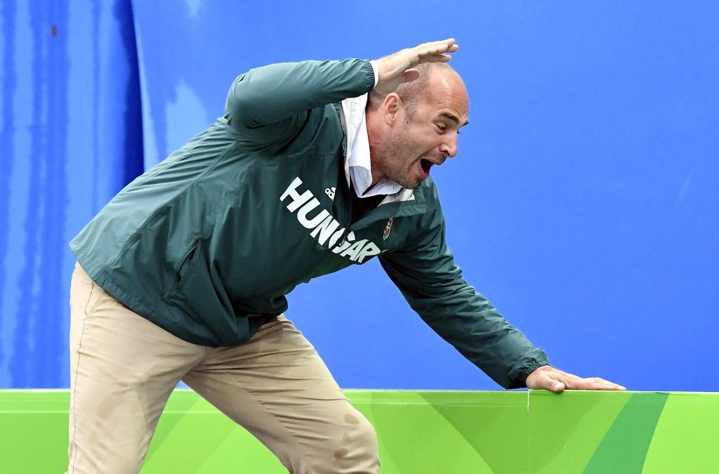 Rio de Janeiro, 2016. augusztus 10. Benedek Tibor szövetségi kapitány a riói nyári olimpia férfi vízilabdatornája A csoportjának 3. fordulójában játszott Magyarország - Görögország mérkõzésen a Rio de Janeiró-i Maria Lenk Uszodában 2016. augusztus 10-én. A találkozó 8-8-as döntetlenre végzõdött. MTI Fotó: Illyés Tibor