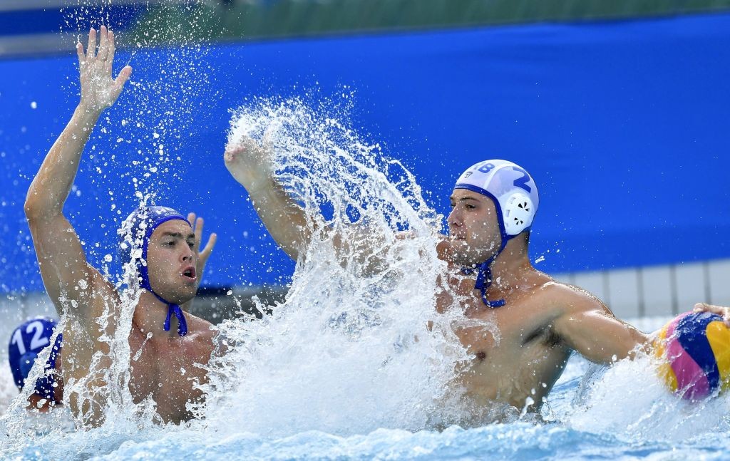 Rio de Janeiro, 2016. augusztus 6. Erdélyi Balázs (b) és a szerb Dusan Mandic a 2016-os riói nyári olimpia férfi vízilabdatornája A csoportjának 1. fordulójában játszott Magyarország - Szerbia mérkõzésen a Rio de Janeiró-i Maria Lenk Uszodában 2016. augusztus 6-án. A találkozó 13-13-as döntetlennel ért véget. MTI Fotó: Illyés Tibor