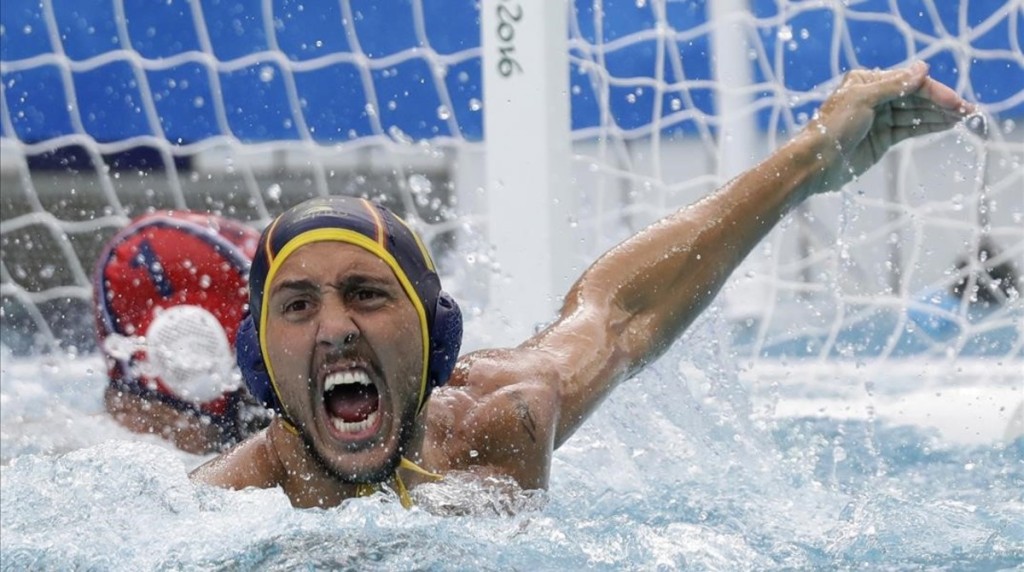 Spain s Gonzalo Echenique Saglietti reacts after scored against United States during their men s water polo preliminary round match at the 2016 Summer Olympics in Rio de Janeiro  Brazil  Monday  Aug  8  2016   AP Photo Sergei Grits