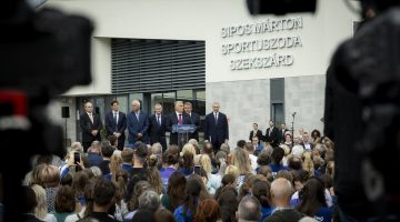 Átadták a szekszárdi sportuszodát