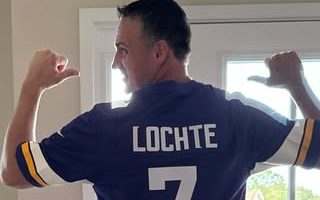 Ryan Lochte elárverezi három olimpiai váltó aranyérmét